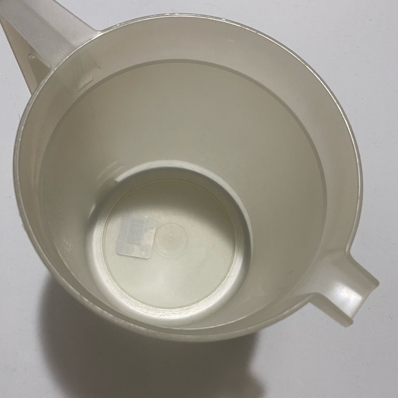 Tupperware Pitcher - Picture 3 of 5